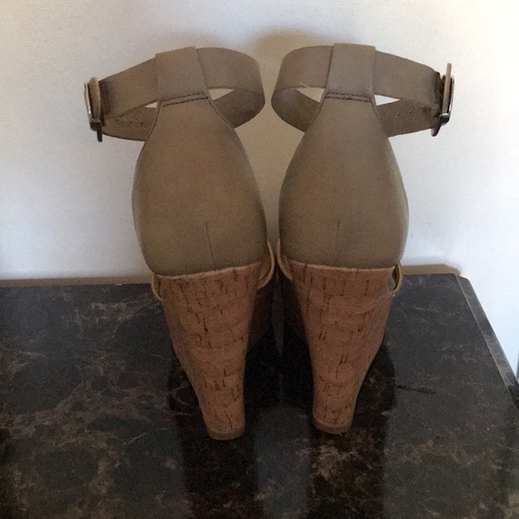 Chinese laundry Los Angeles wedges - Picture 3 of 7